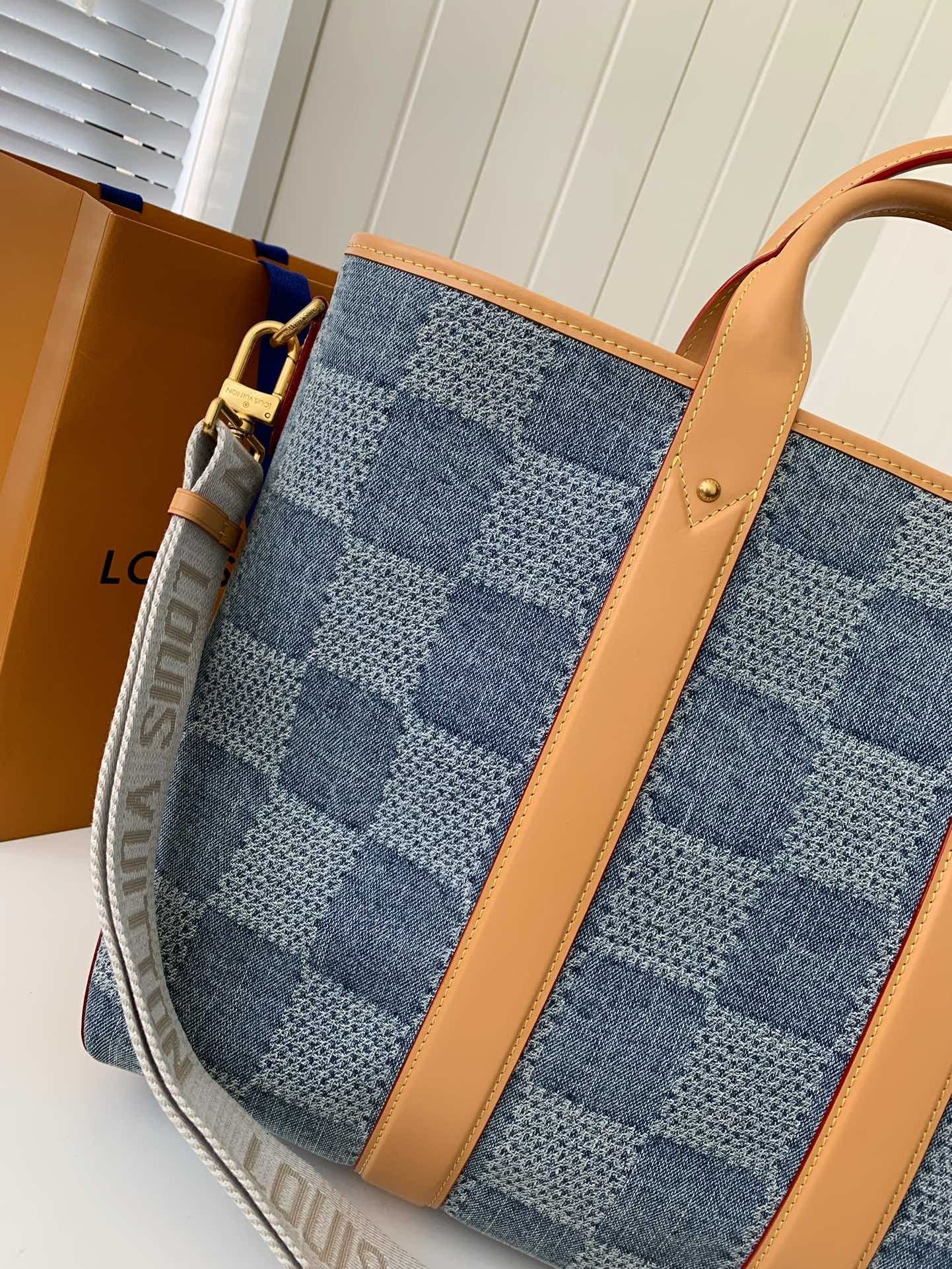 L X V New Weekend TOTE tannin jean bag N40702 Size:43*34*17.5cm
