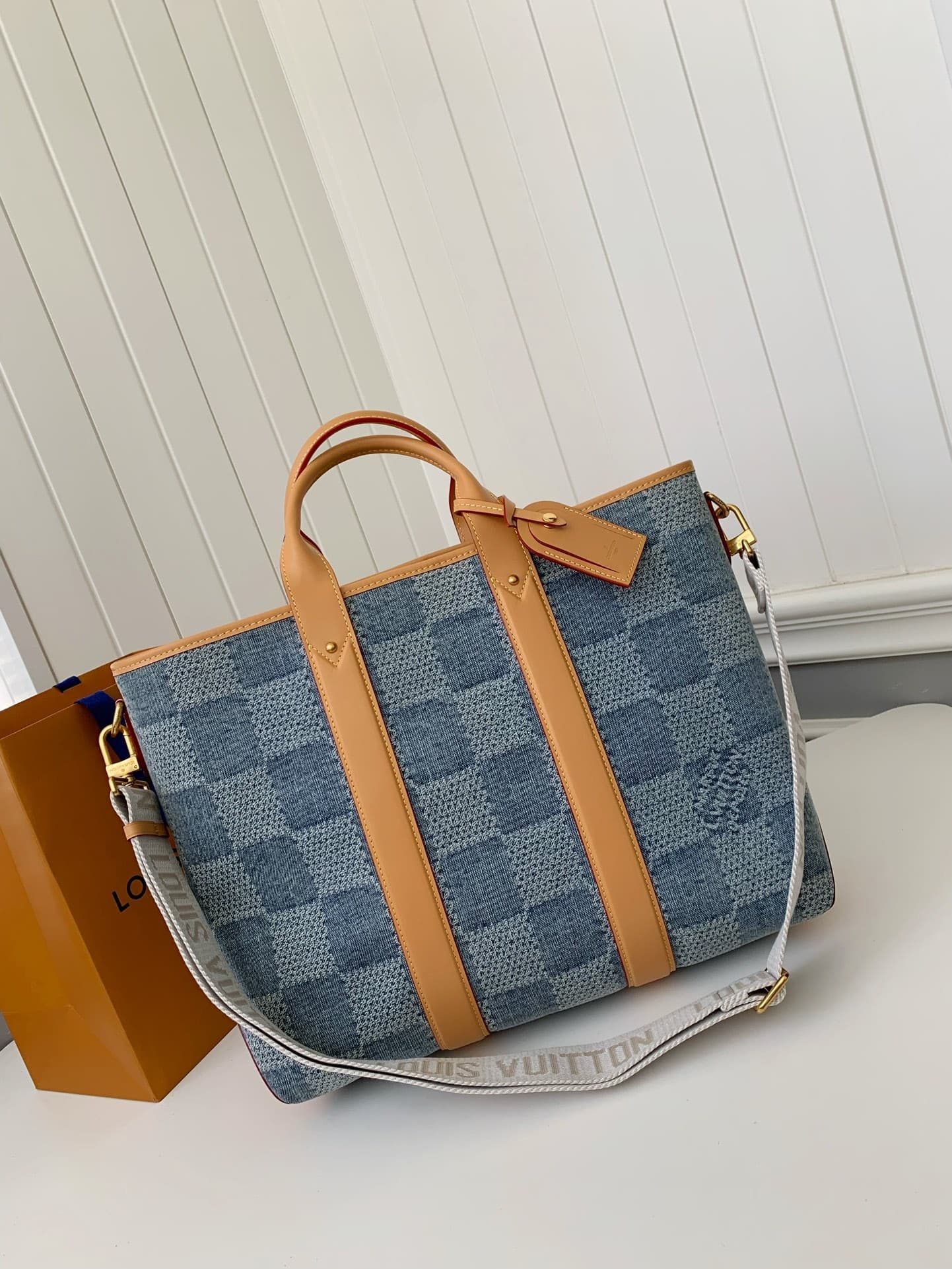 L X V New Weekend TOTE tannin jean bag N40702 Size:43*34*17.5cm