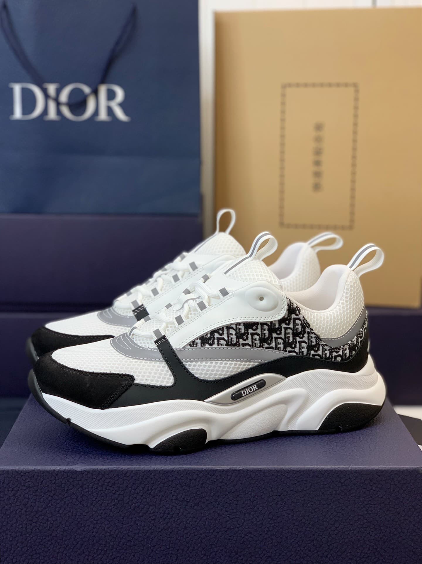 DR classic B22 Clunky Sneaker