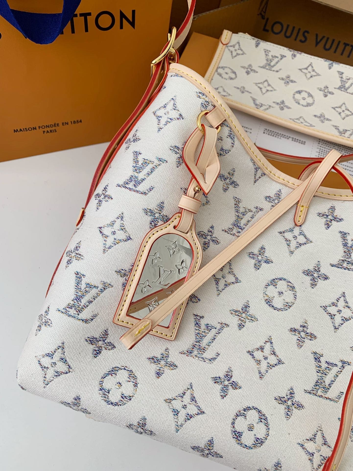 L X V Carryall small handbag M24707 Size:29*24*12cm