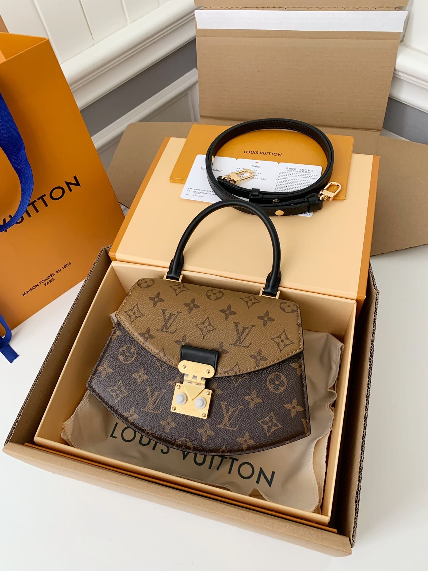 L X V S23 M46548 23.5*16.5*8cm
