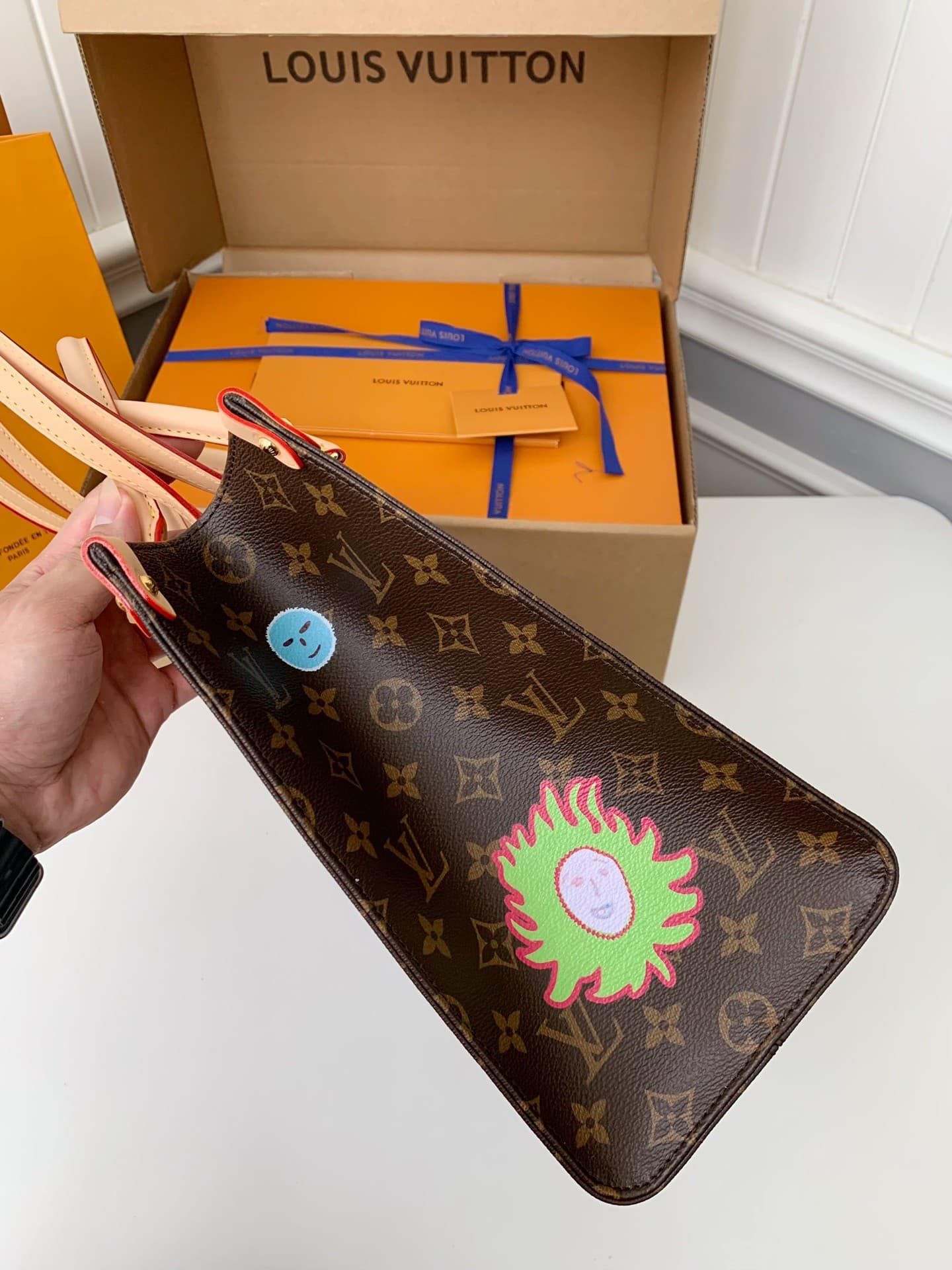 L X V x Yayoi Kusama ONTHEGO 35*27*14cm