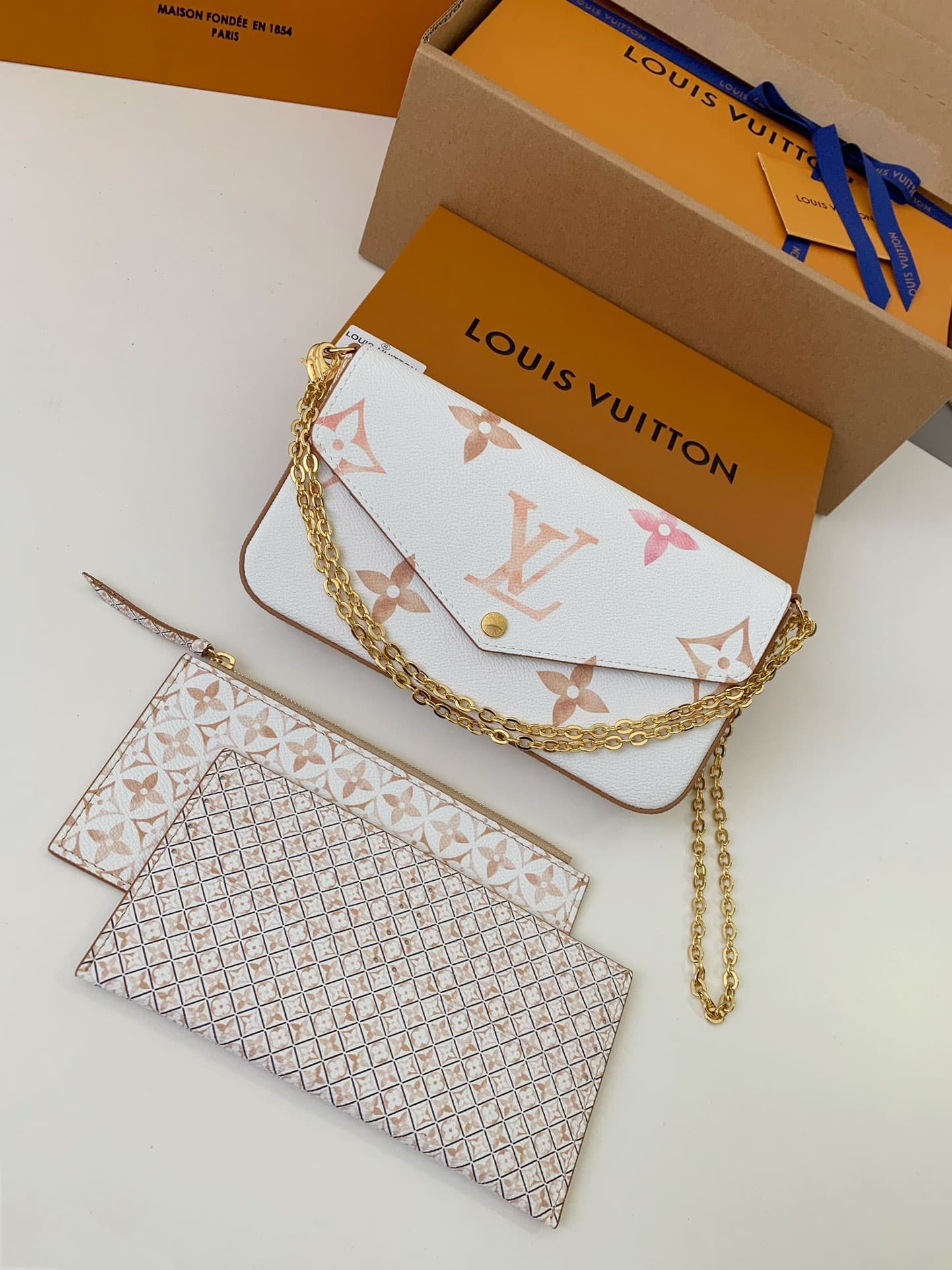 L X V POCHETTE FÉLICIE 21*12*3cm