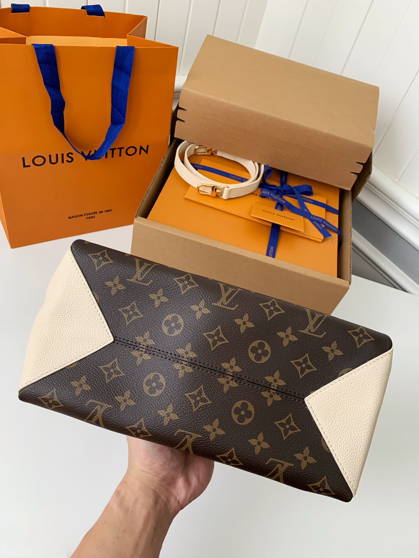 L X V VENDOME 26*18*15cm