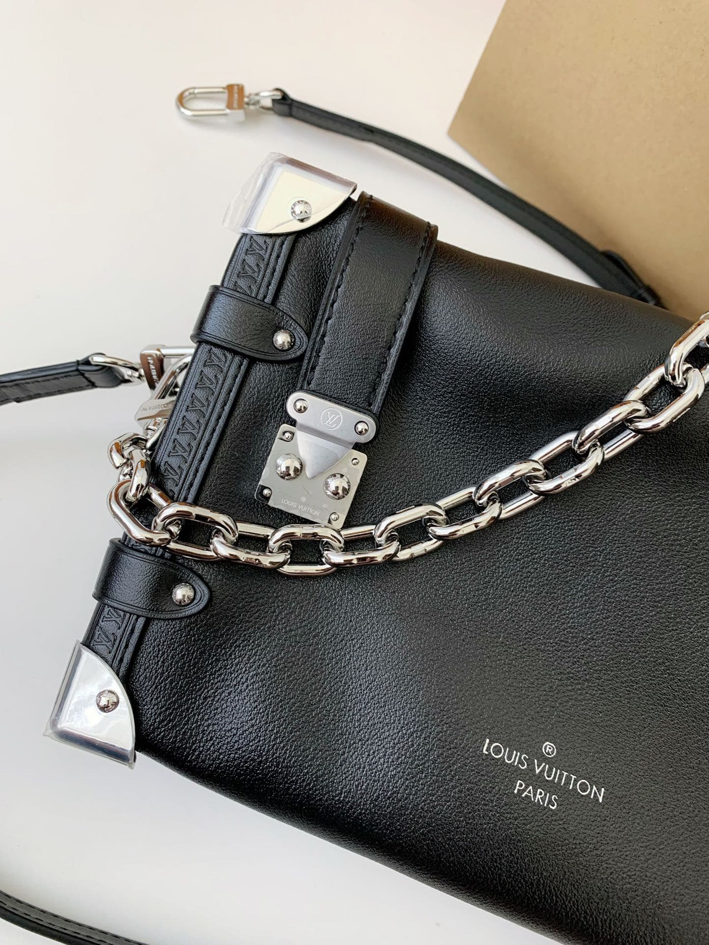 L X V New SIDE TRUNK full leather medium size handbag M11350 Size:21*14*6cm