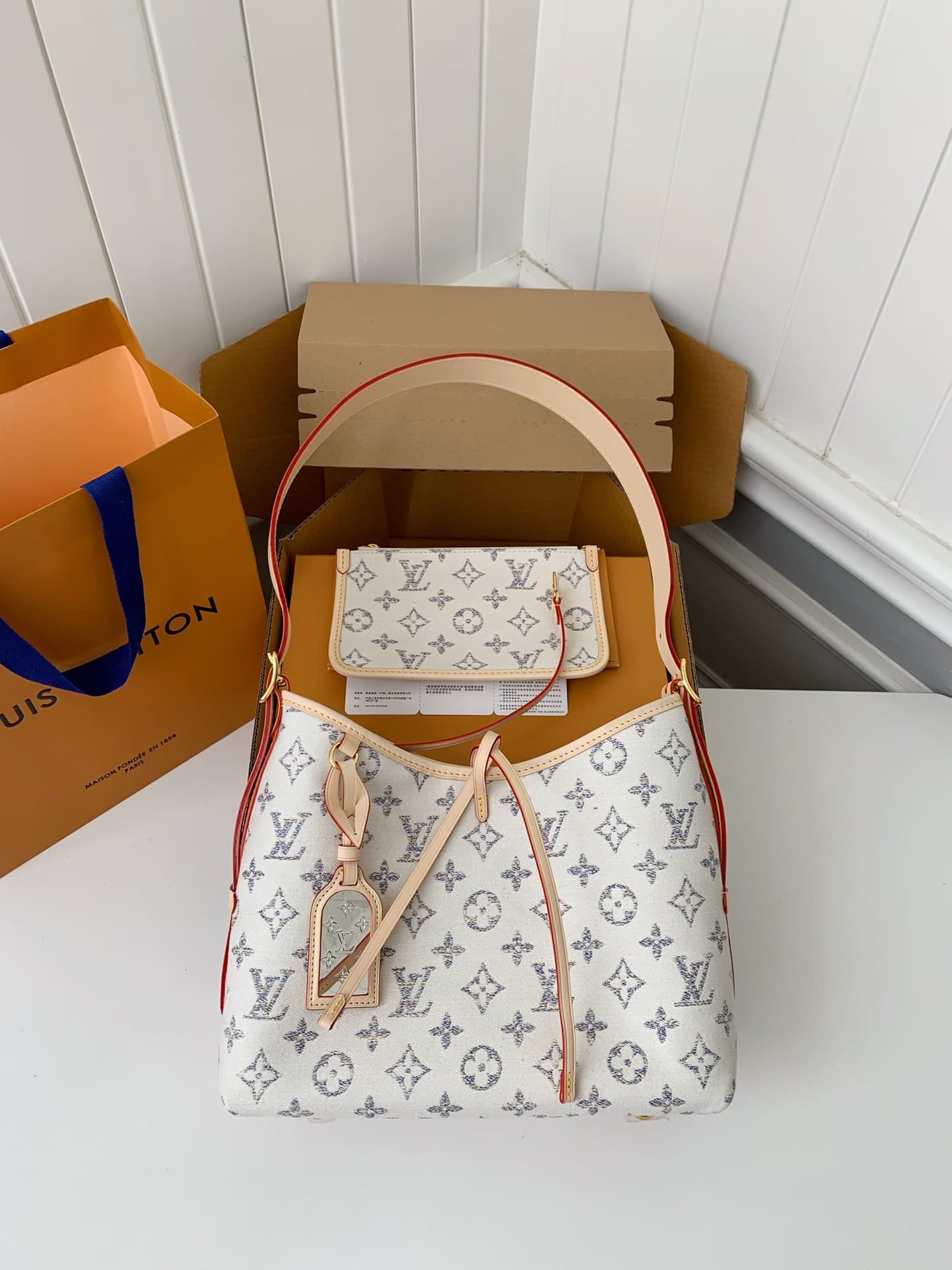 L X V Carryall small handbag M24707 Size:29*24*12cm