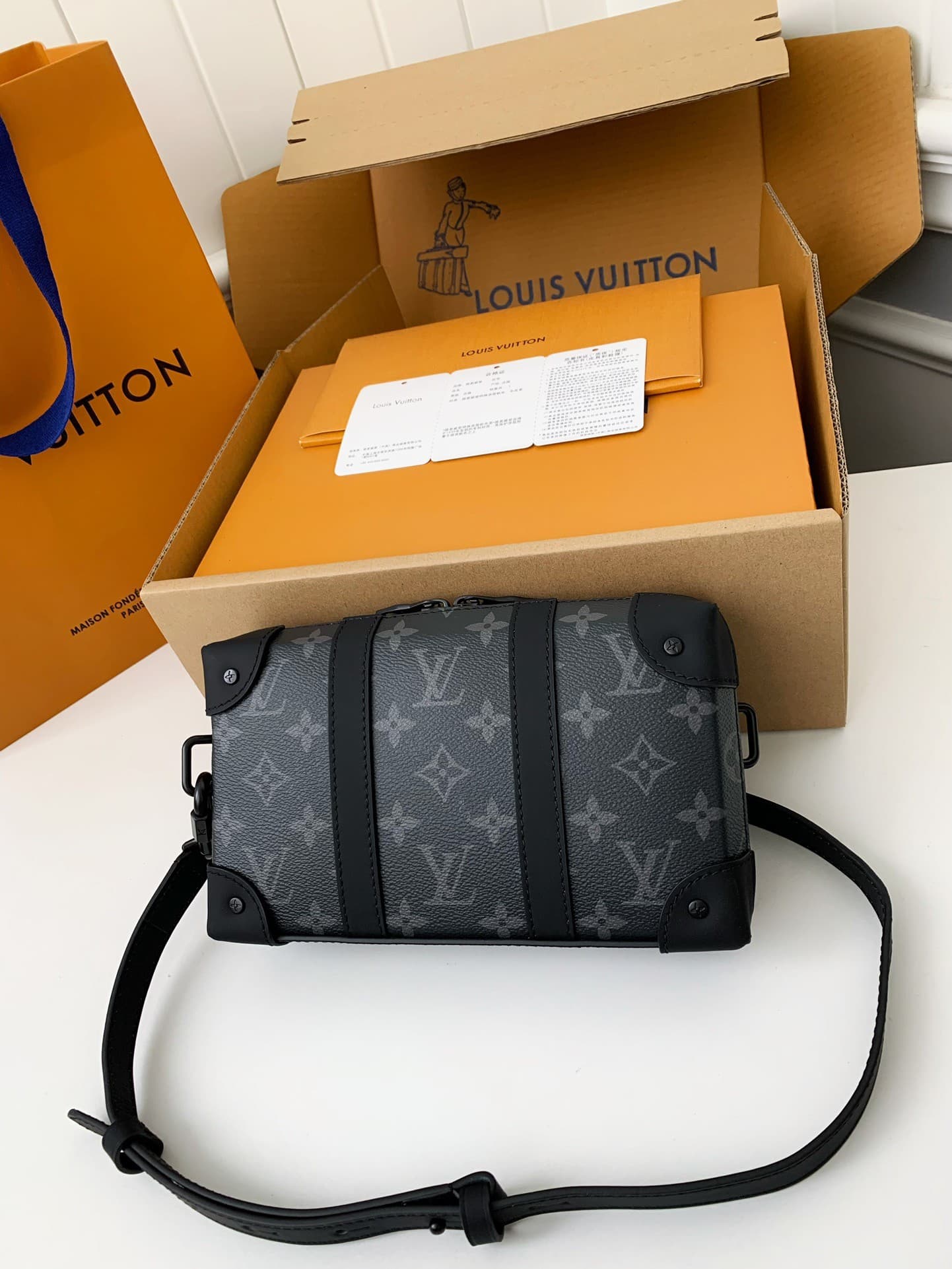 L X V's new Sac Plat Horizontal Zippé men's black flower briefcase M45165 Size: 22.5*14*5cm