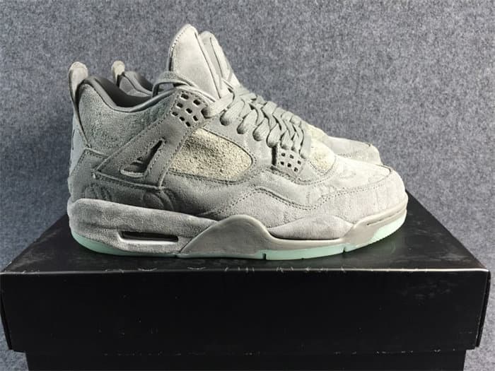 JRD 4 Retro Kaws 930155-003