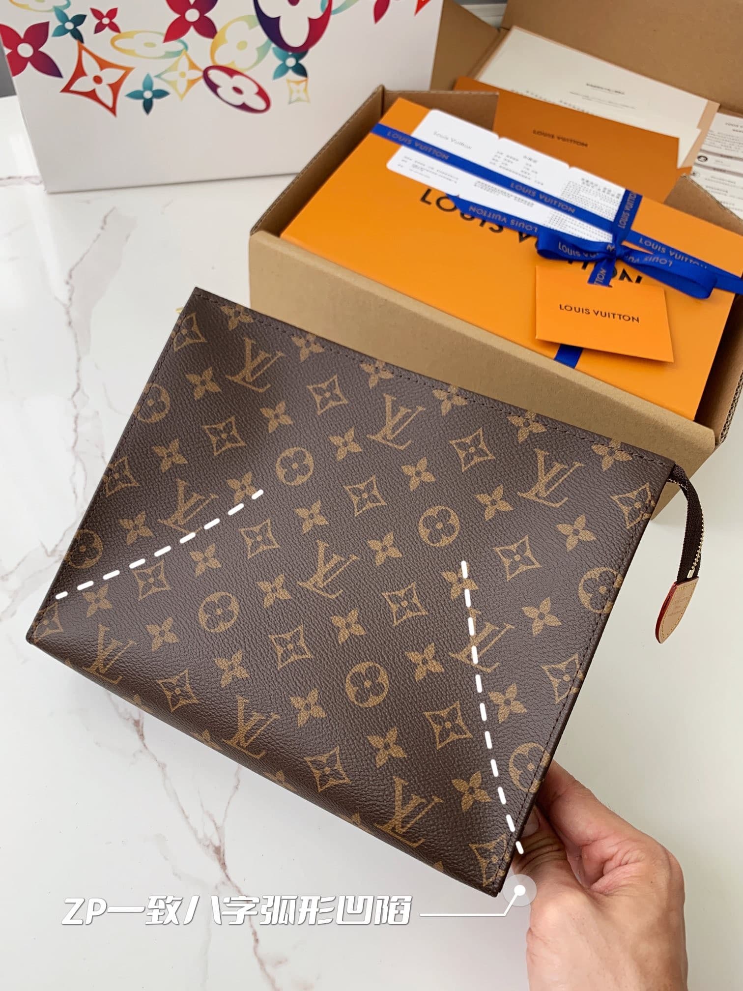 L X V Tolietry Pouch 26 M47542 size:17*9.6*3.5cm