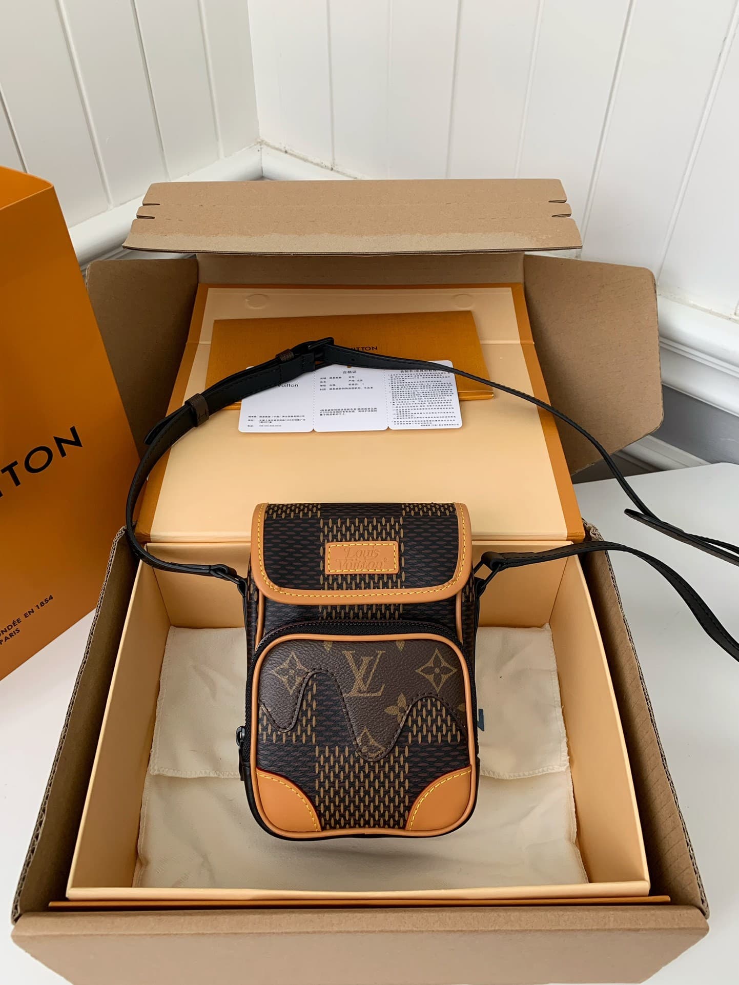 L X V × NIGO AMAZONE 13*18*8cm