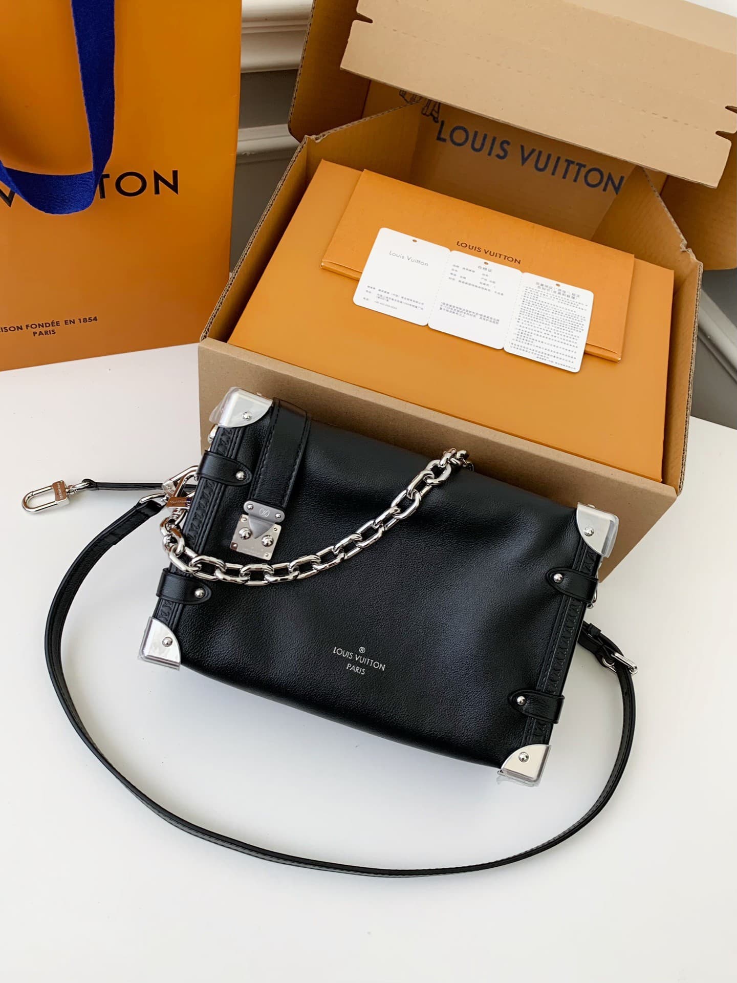 L X V New SIDE TRUNK full leather medium size handbag M11350 Size:21*14*6cm