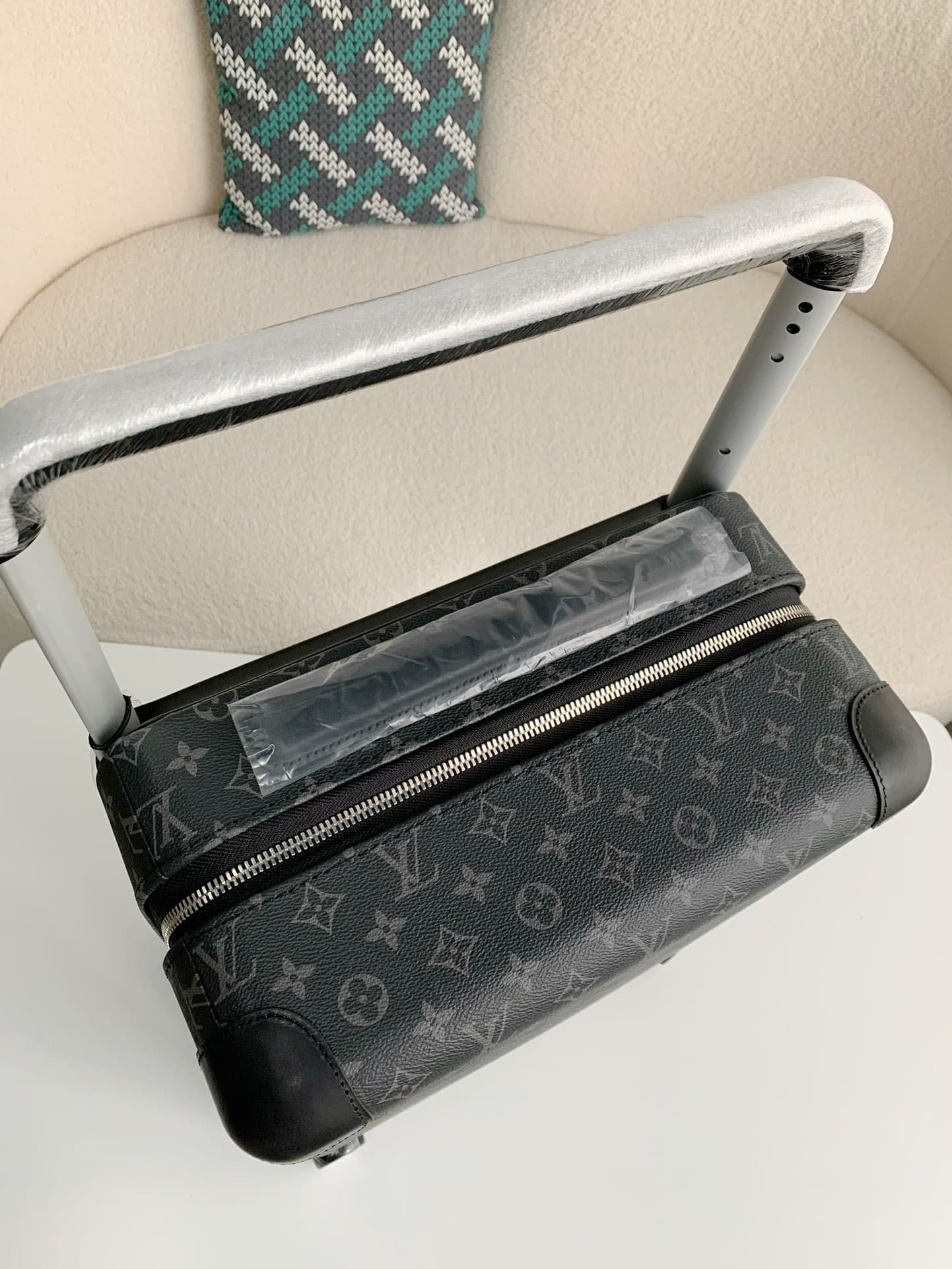 L X V suitcase 20 inches(Multiple colors)