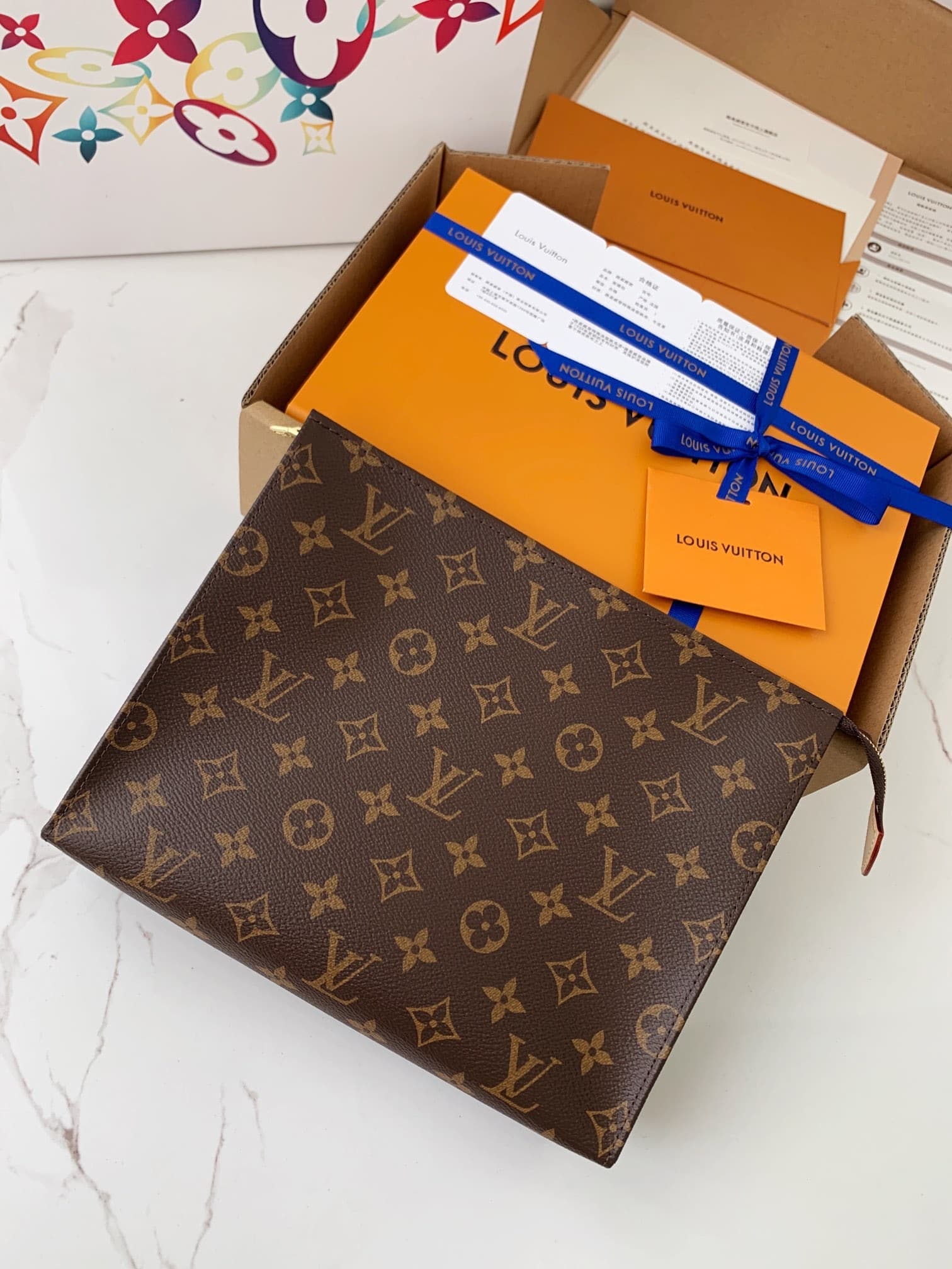 L X V Tolietry Pouch 26 M47542 size:17*9.6*3.5cm