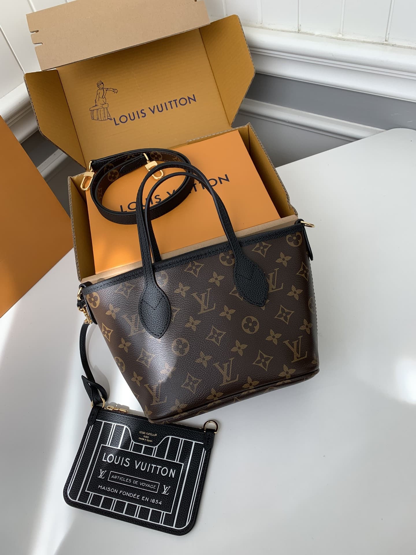 L X V's new NEVERFULL BANDOULIÈRE INSIDE OUT BB Shopping Bag M12099 Size: 16.5*11*26.5cm