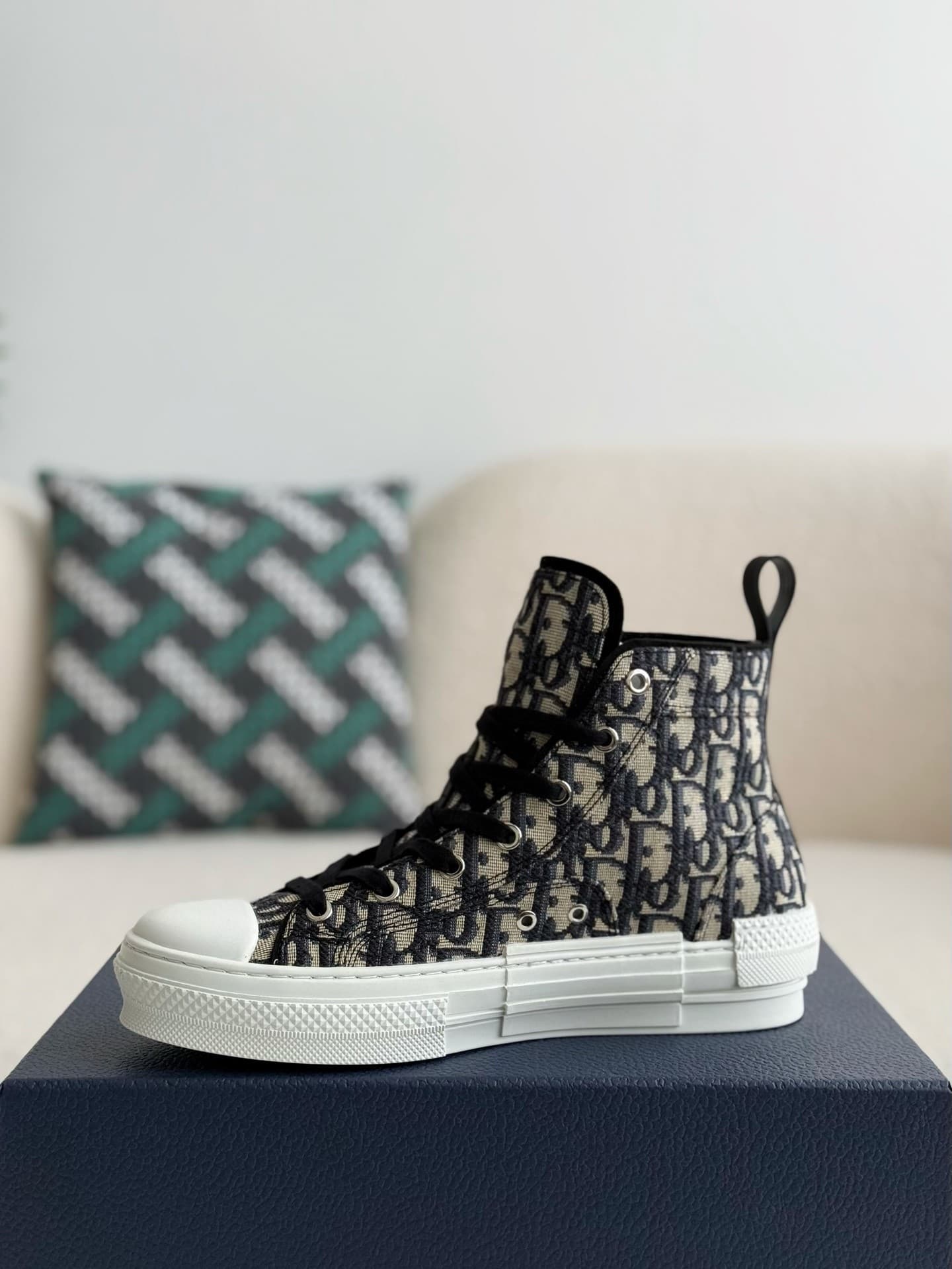 DR B23 logo print high top sneakers