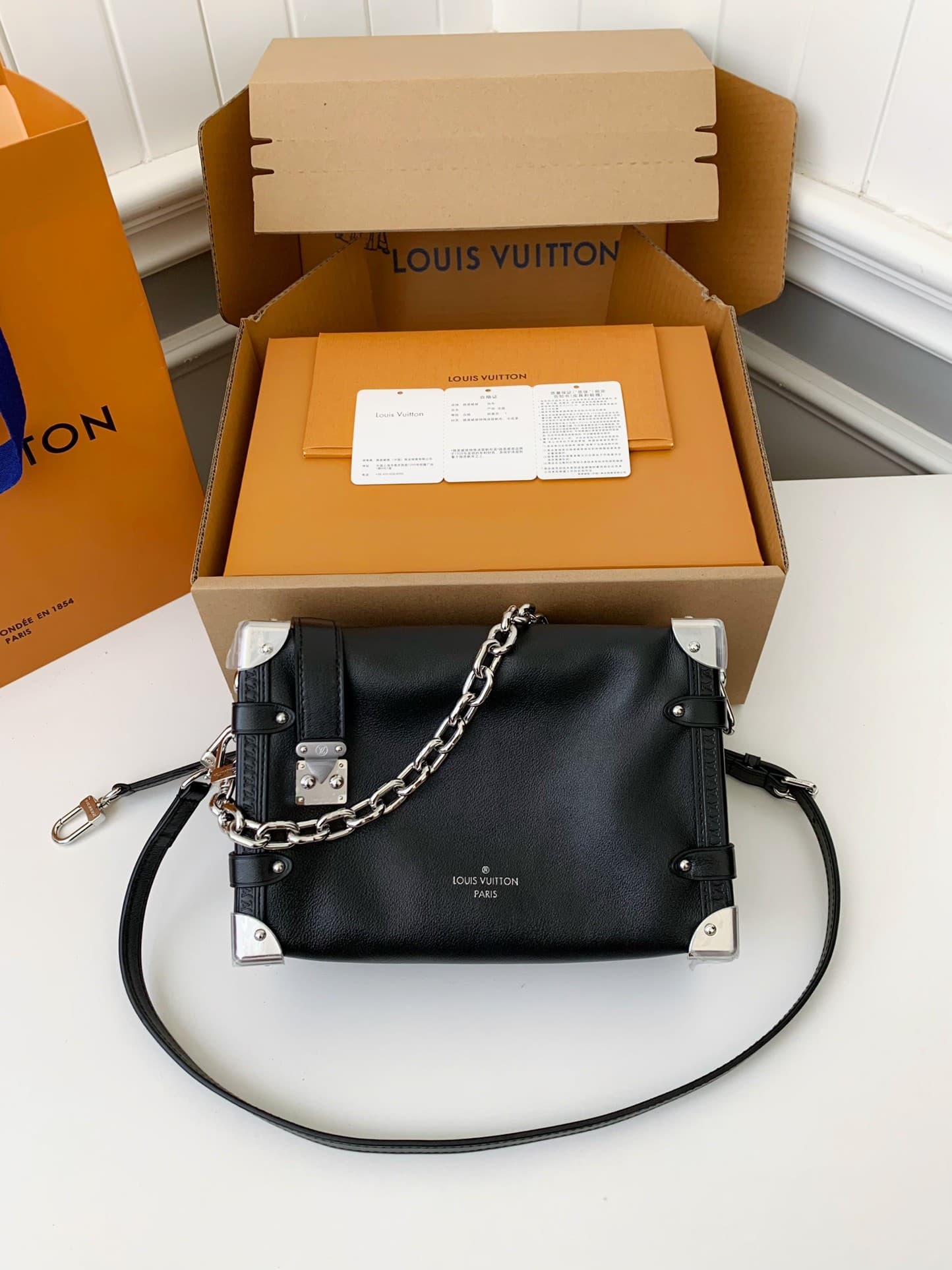 L X V New SIDE TRUNK full leather medium size handbag M11350 Size:21*14*6cm