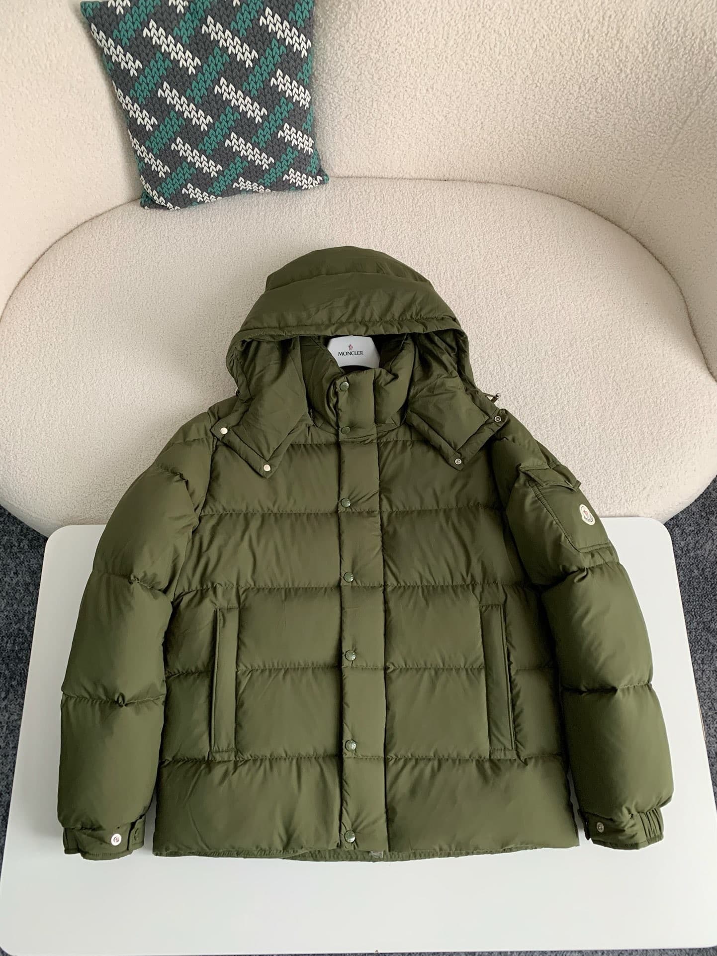 MONC Vezere Short Down Jacket