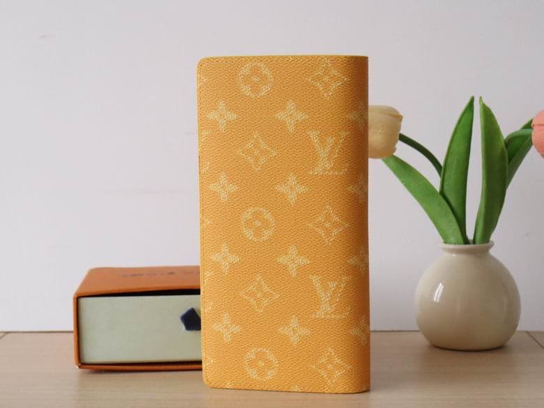 L X V Wallets