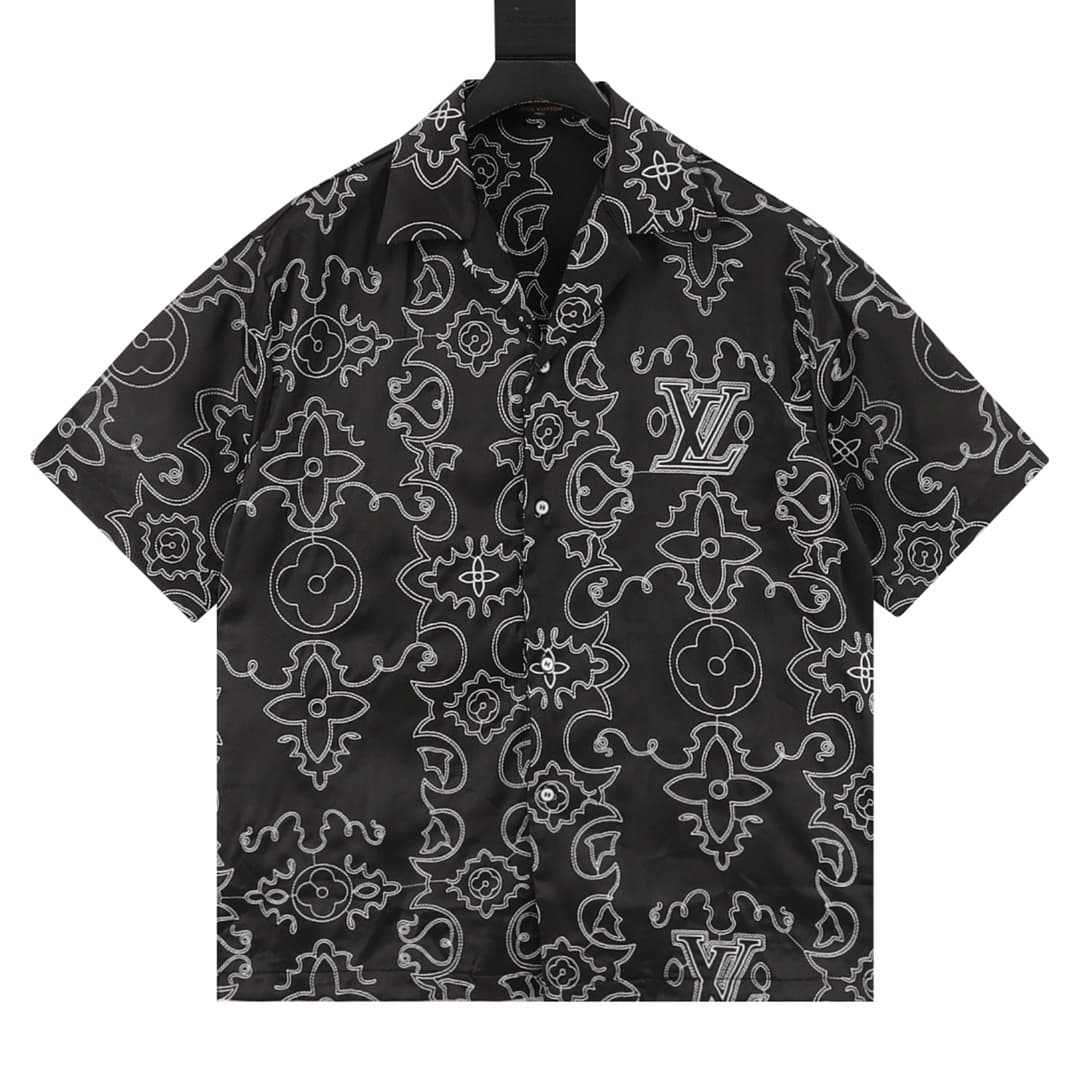 L X V Logo lettering T-shirt
