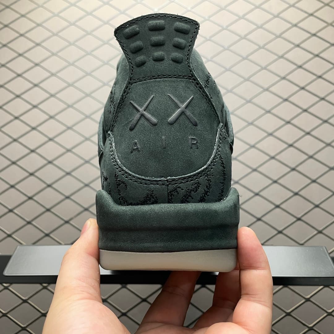 JRD 4 Retro Kaws