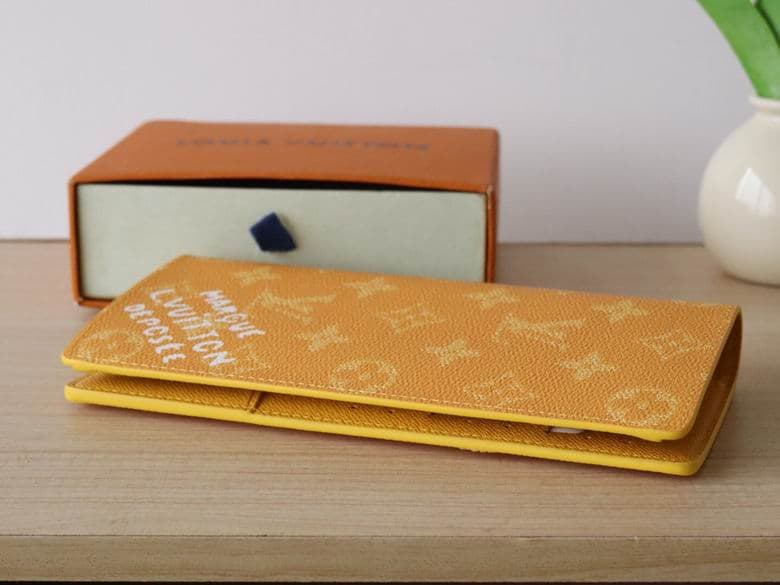 L X V Wallets