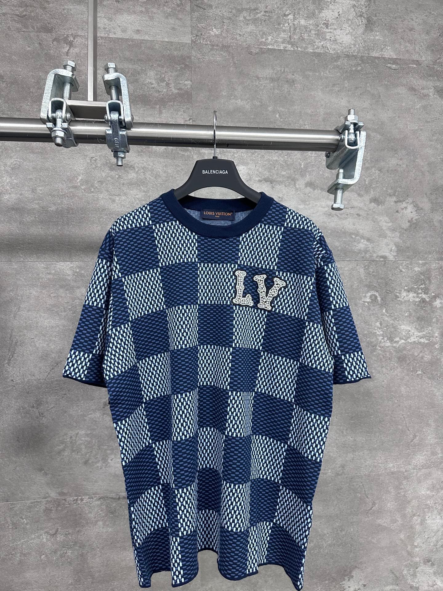L X V Logo lettering T-shirt