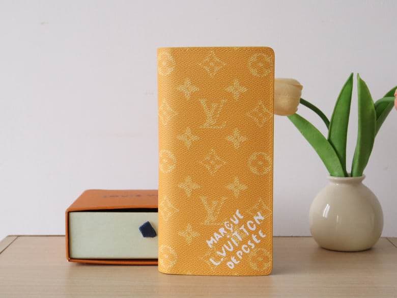 L X V Wallets