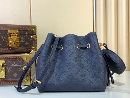 L X V Shoulder bag 22x14x19cm(Multiple colors)
