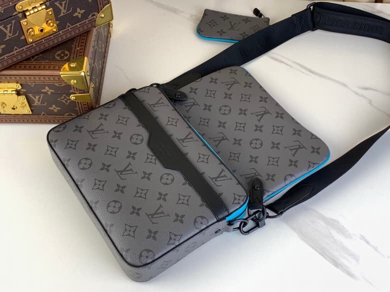 L X V Messenger Bags Size:29x38x20cm