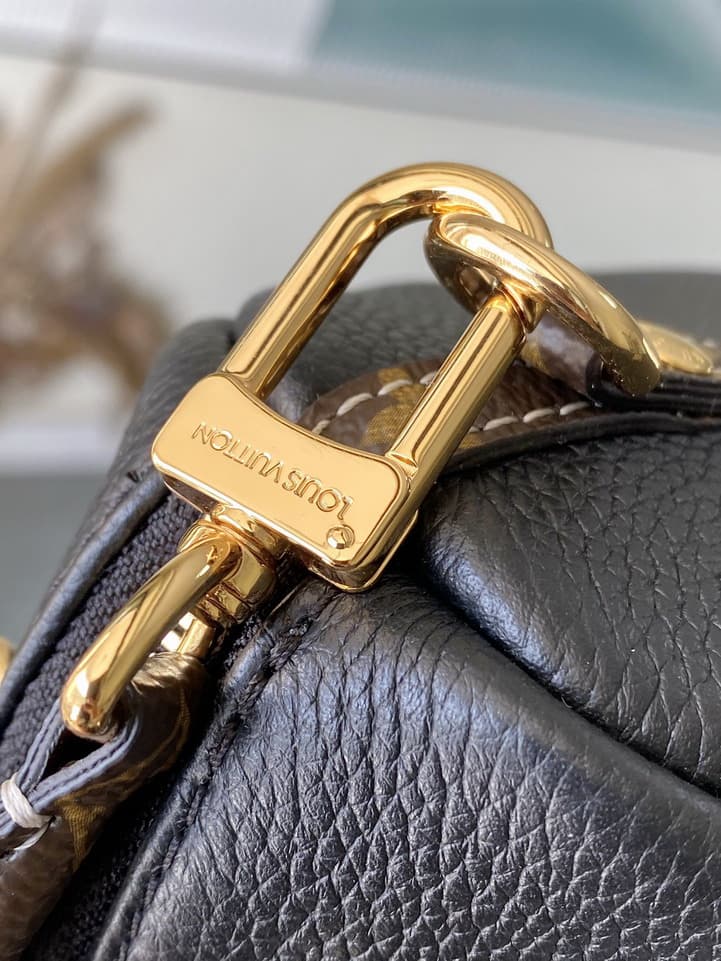 L X V Shoulder bag/handbag
