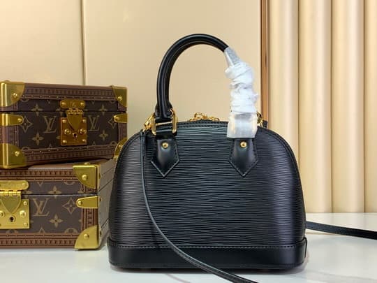L X V Handbag 23.5x17.5x11.5cm