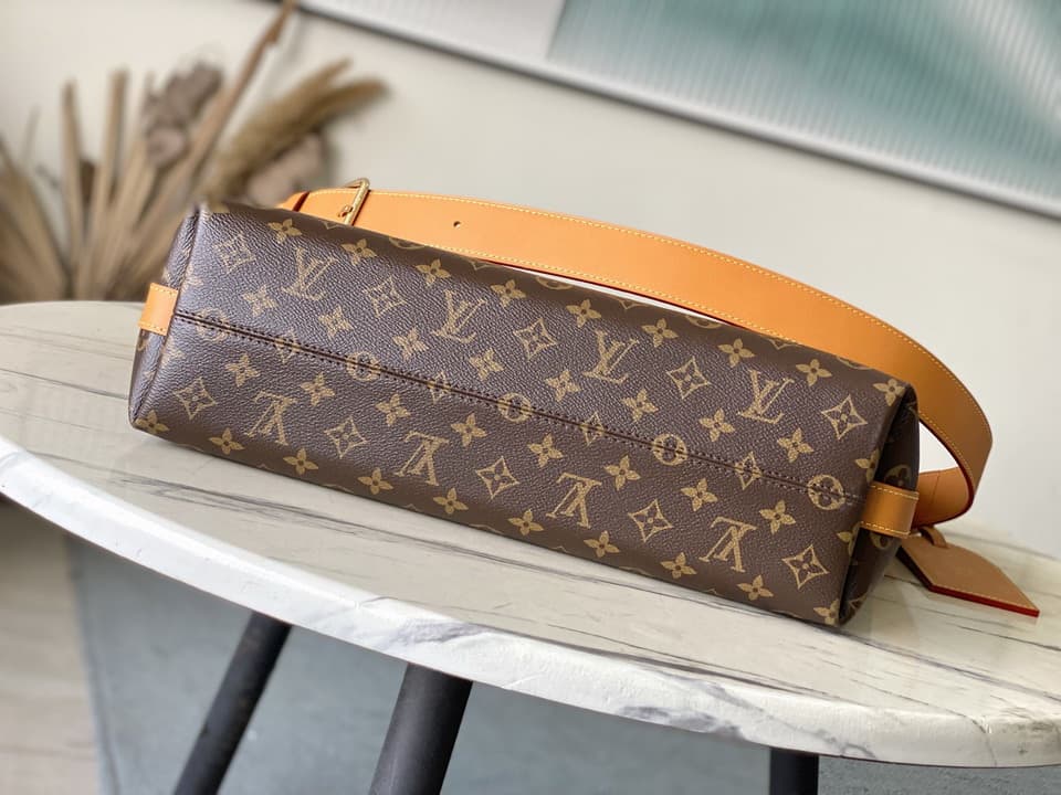 L X V Shoulder bag 35x12x38cm