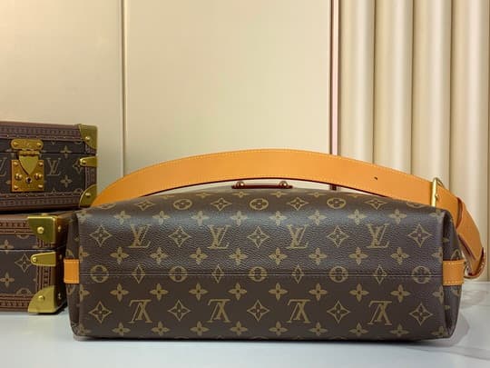 L X V Shoulder bag