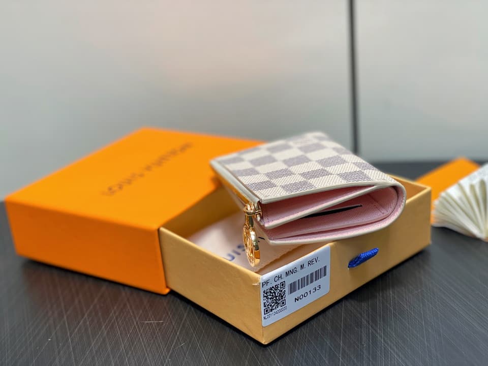 L X V Wallets