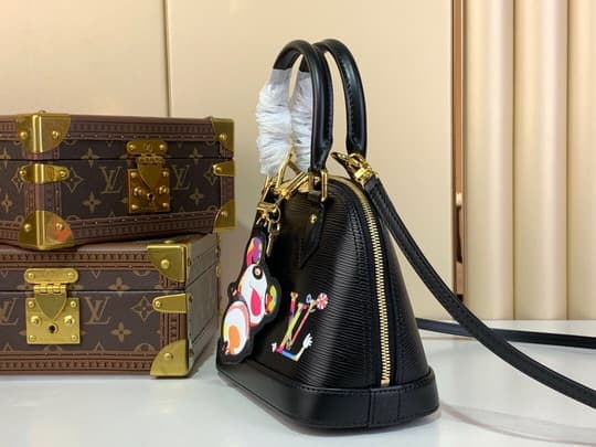 L X V Handbag 23.5x17.5x11.5cm