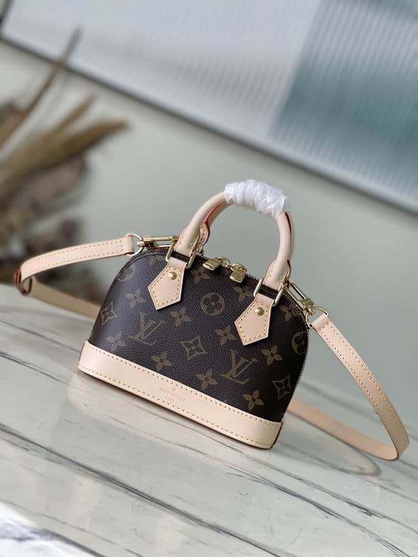 L X V Handbag 18x12x8cm(Multiple colors)