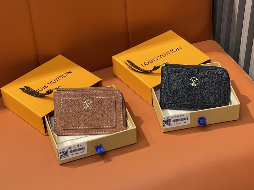 L X V CARD HOLDER