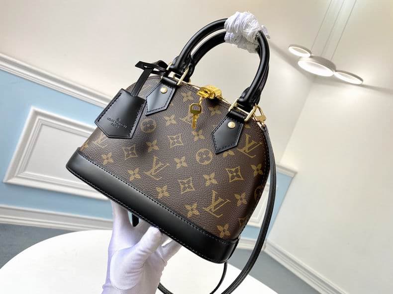 L X V Handbag 25x19x11cm