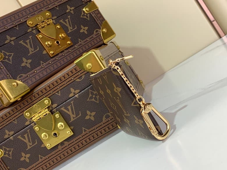 L X V CARD HOLDER
