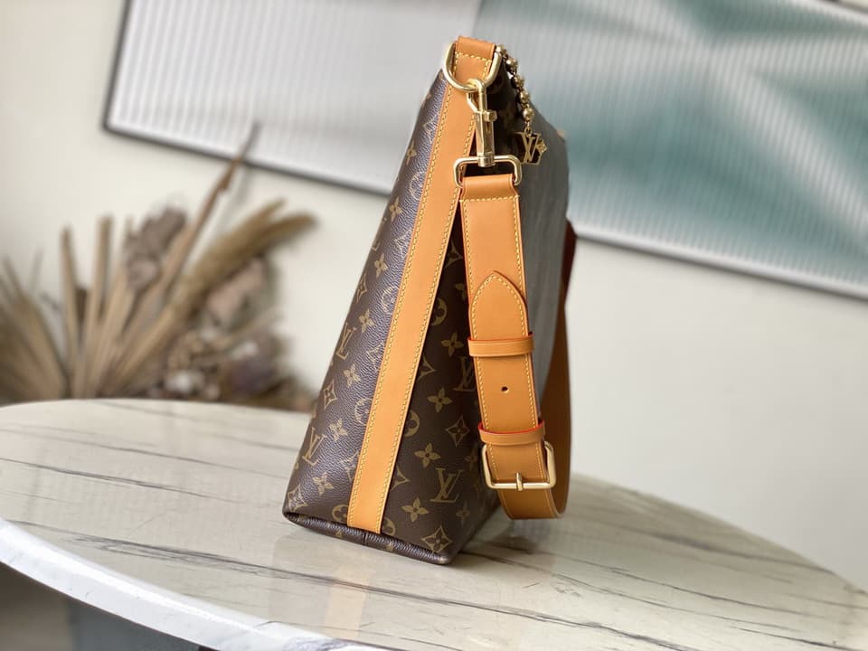 L X V Shoulder bag 35x12x38cm
