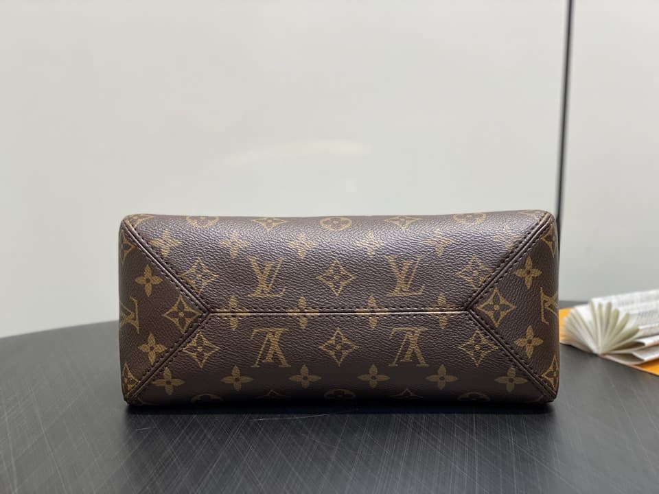L X V Shoulder bag 15x12x28cm
