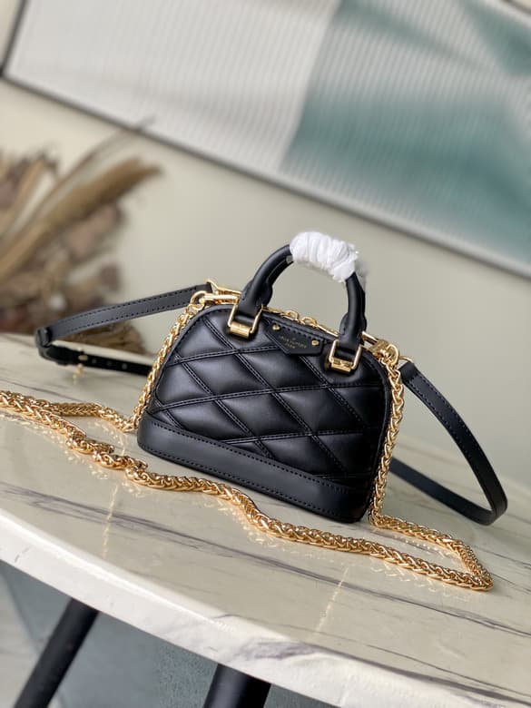 L X V Handbag 18x12x8cm