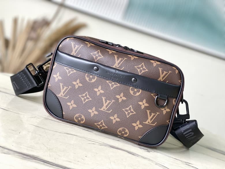 L X V Messenger Bags 24x16x8cm