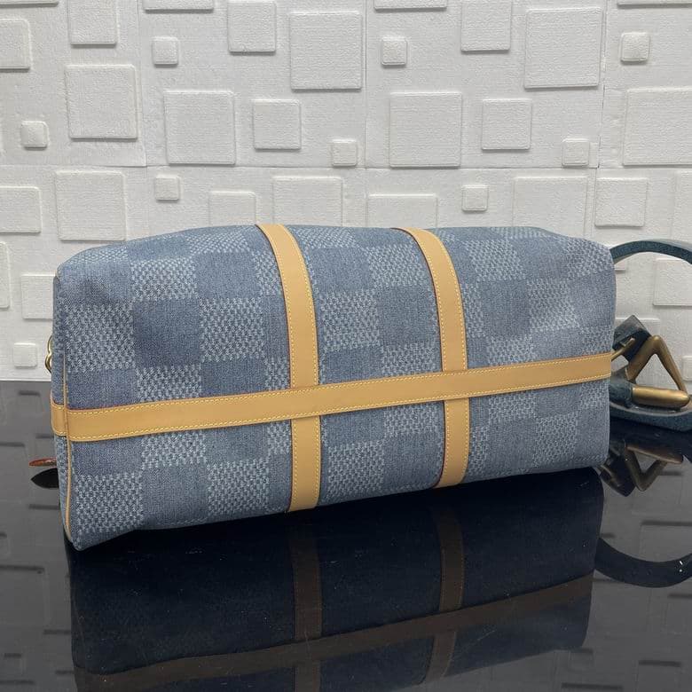 L X V travelling bag 50X29X23cm