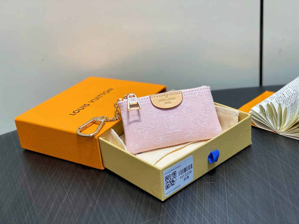 L X V CARD HOLDER
