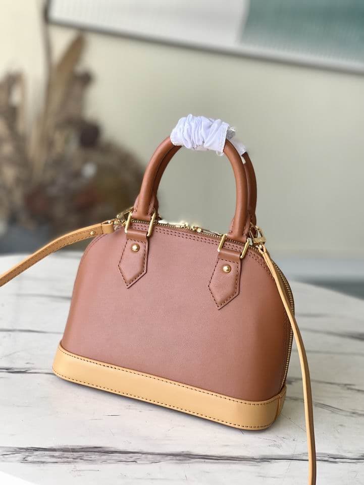 L X V Handbag 23.5x17.5x11.5cm