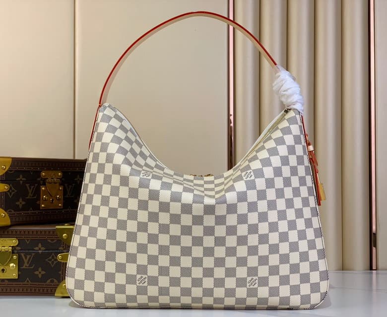 L X V Shoulder bag/handbag
