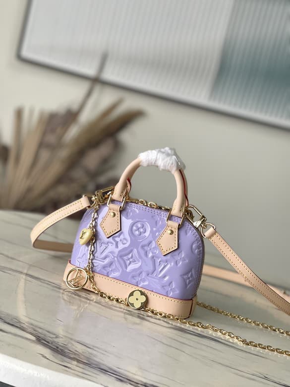 L X V Handbag 18x12x8cm