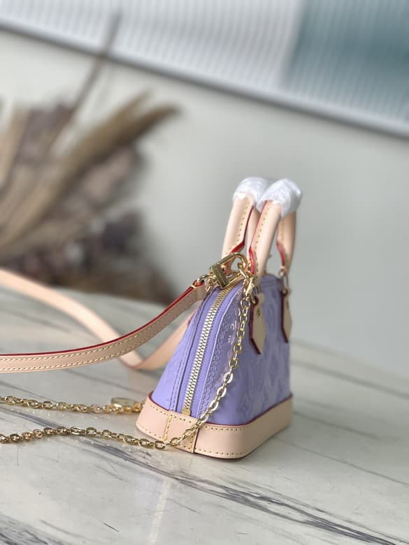 L X V Handbag 18x12x8cm