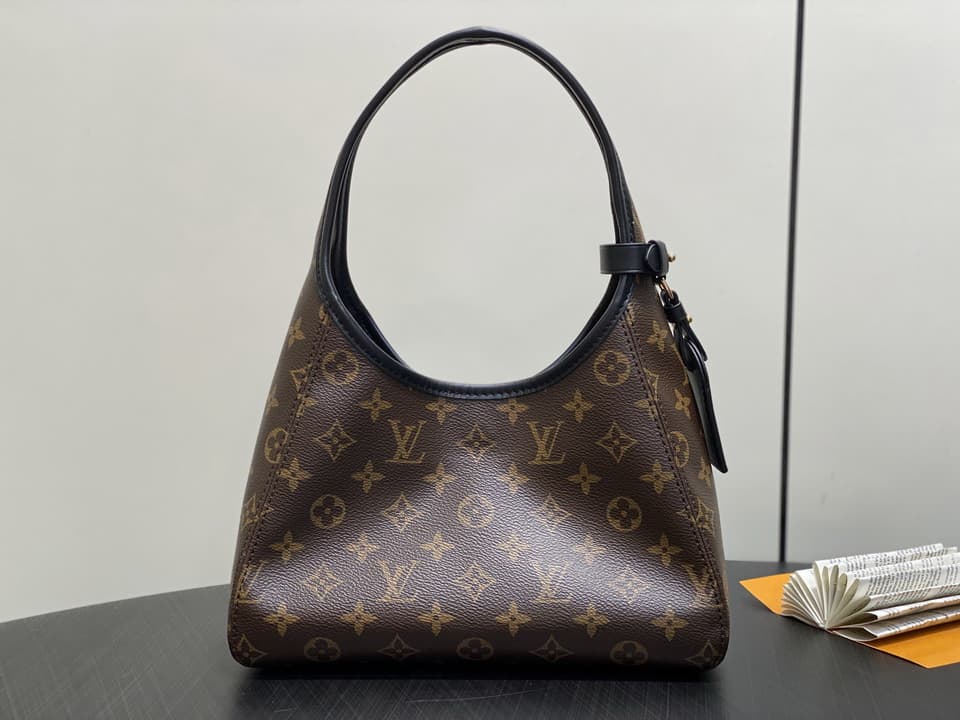 L X V Shoulder bag 15x12x28cm